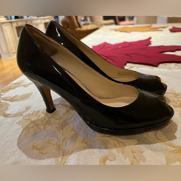 Cole Haan Black Paten Leather Heels - Picture 1 of 3